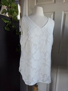 Chico's off white embosed floral tank top v-neck size 12
